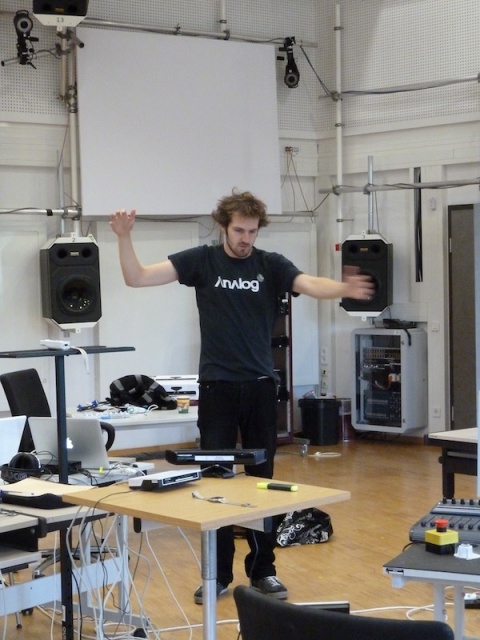 Matthias Kronlachner playing Kinect